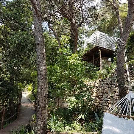 Le Terre Del Drago ベッド・アンド・ブレックファスト ベルジェッジ