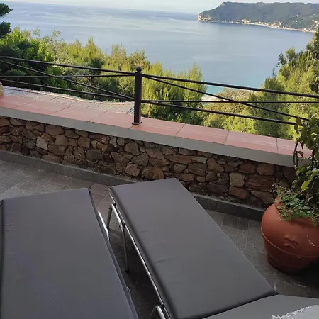Le Terre Del Drago Bed and Breakfast Bergeggi